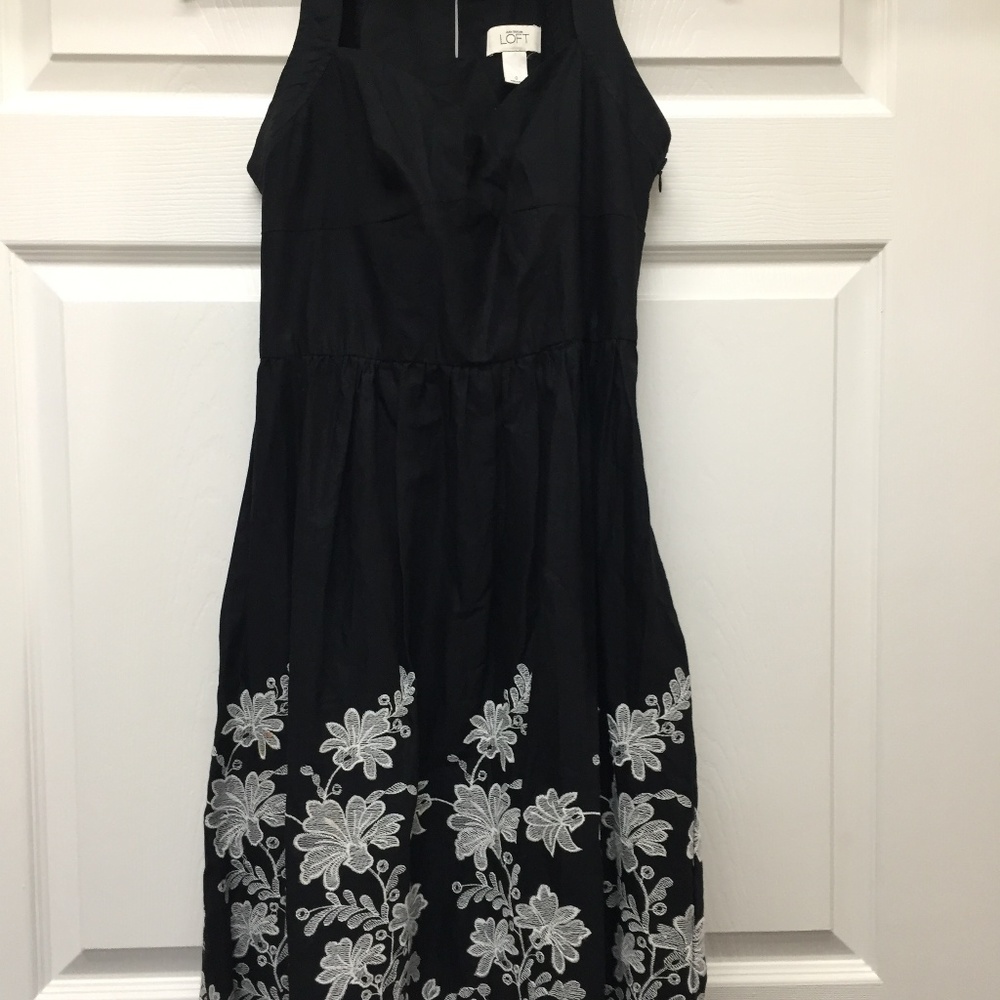 Ann Taylor Sleeveless Floral Embroidered Dress